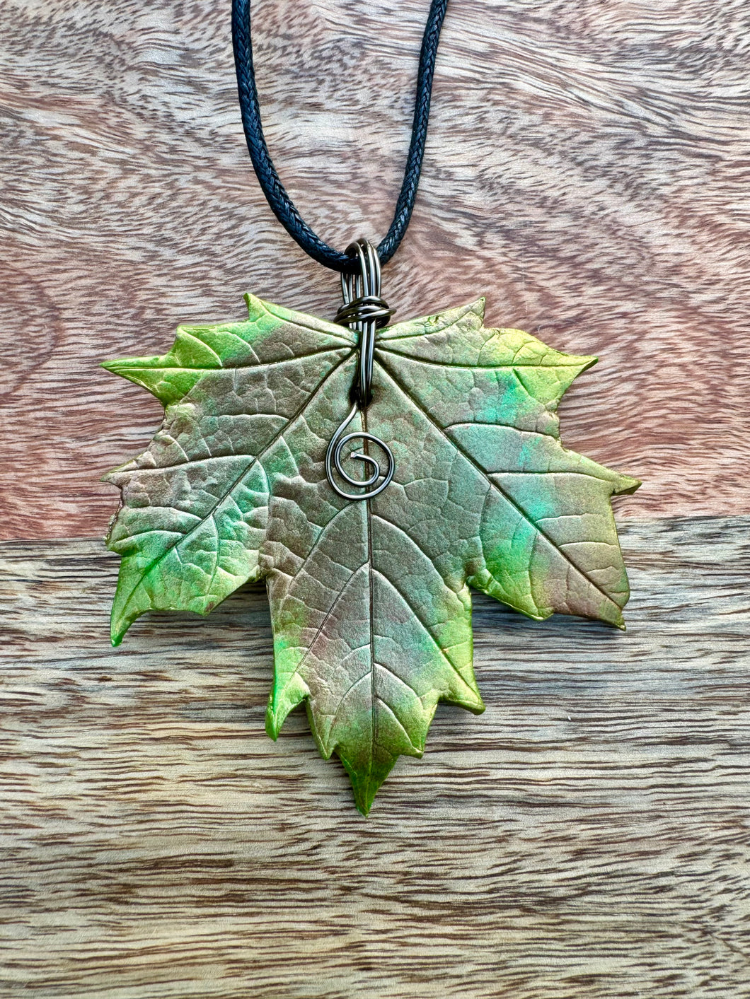 Leaf pendant - Maple