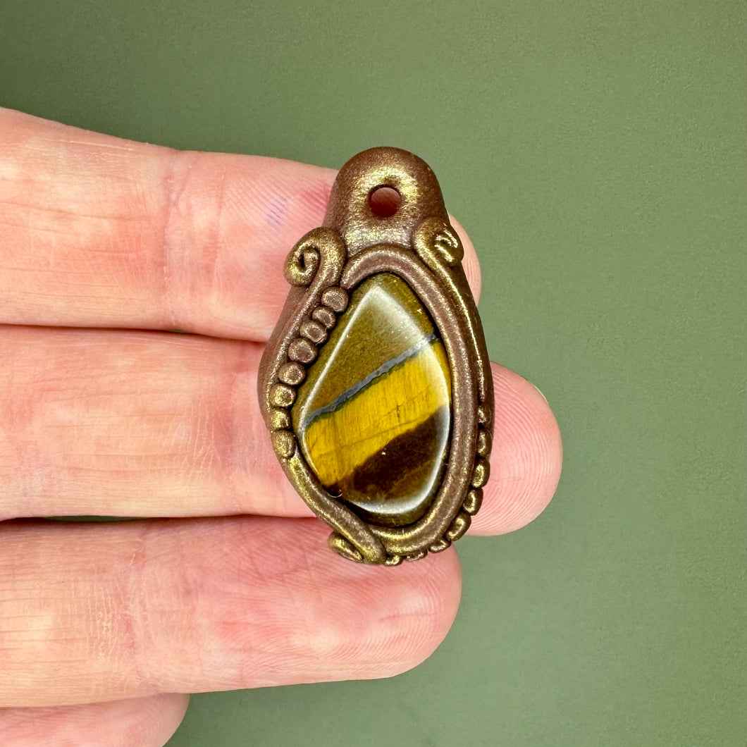 Mini crystal pendant - Tiger Iron