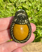 Load image into Gallery viewer, Sun pendant - Yellow Jasper
