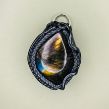 Load image into Gallery viewer, Labradorite pendant style 3
