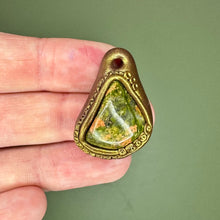 Load image into Gallery viewer, Mini crystal pendant - Unakite
