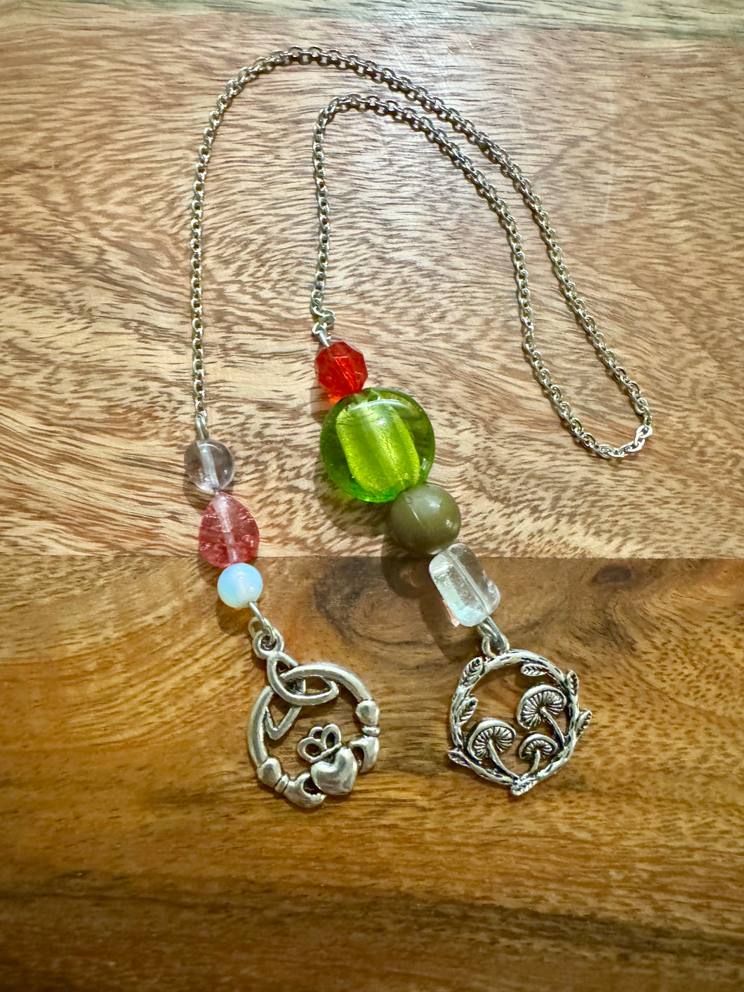 Chain bookmark - Claddagh/Toadstool